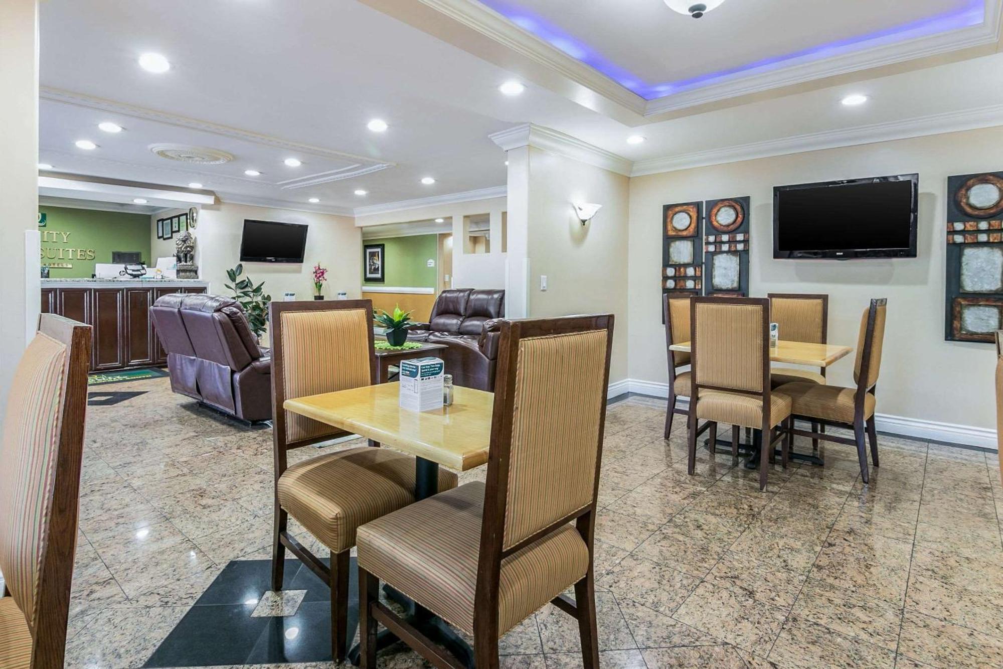 Quality Inn & Suites Atlanta Airport South College Park Exterior photo