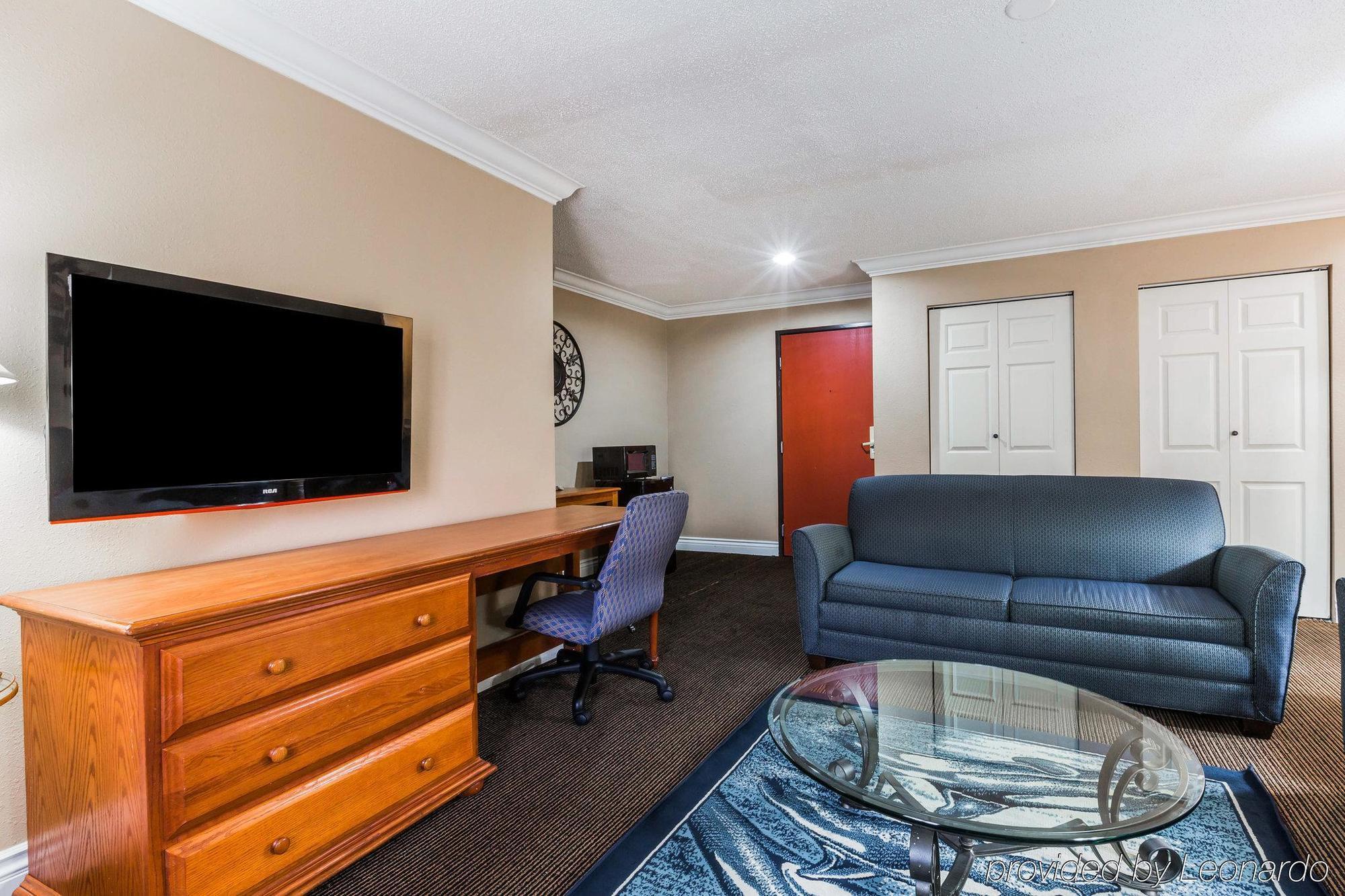 Quality Inn & Suites Atlanta Airport South College Park Exterior photo